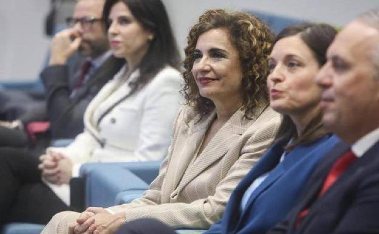 La ministra de Hacienda, María Jesús Montero, este viernes en San Fernando (Cádiz).