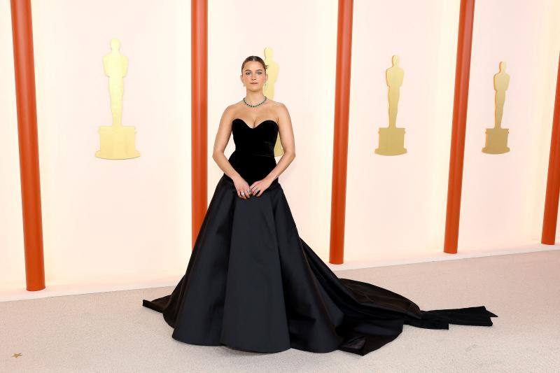 Chloe East, fabulosa con un Monique Lhuillier a medida utilizando una pieza vintage, al que modificó la falda, incorporando tejidos sostenibles.