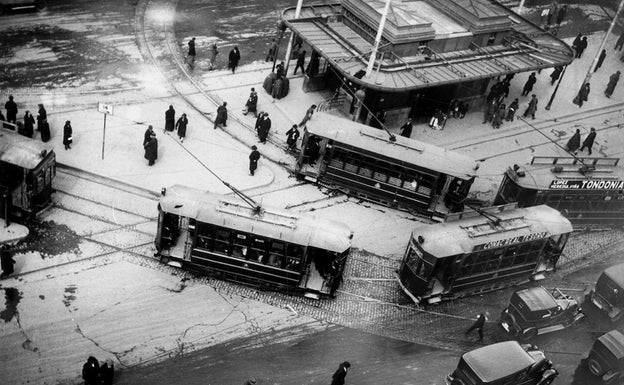 Tranvías en la Puerta del Sol de Madrid.