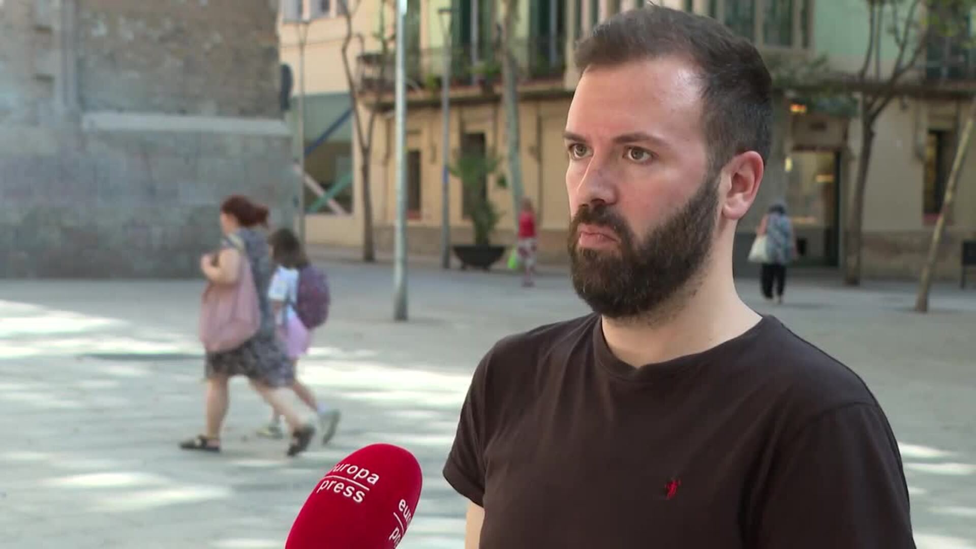 Las calles de Barcelona se llenan de urinarios para denunciar los malos olores de la ciudad