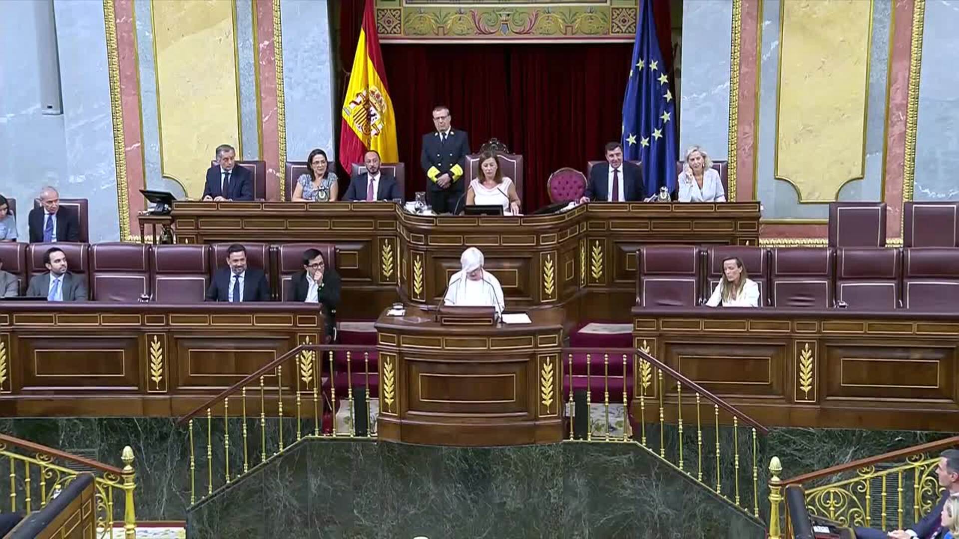 Diputado del PSOE se equivoca y vota 'sí' a la investidura de Feijóo, aunque luego se corrige