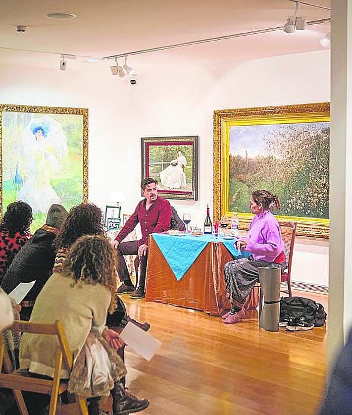 Imagen secundaria 2 - Arriba primera función de la obra 'Big Boy' en la librería Semilla Negra, dentro de 'Escenario Insólito'. Abajo a la izquierda 'Tras el umbral', en el parque del Carmen. Abajo a la derecha 'Tenemos que hablar', en el Museo de La Rioja. 