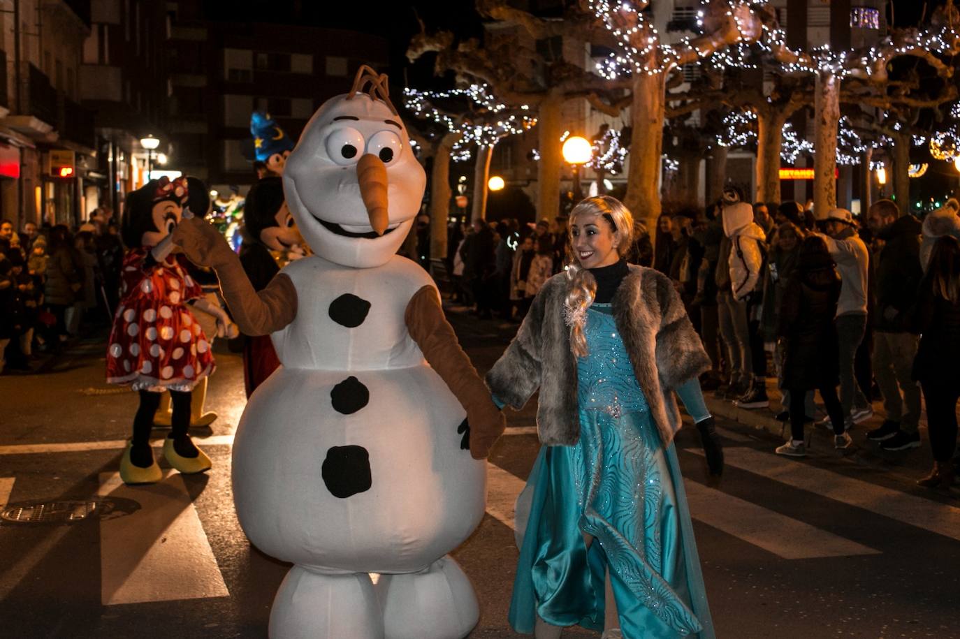 Personajes de animación en la cabalgata calceatense.