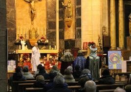 Entrega de las ofrendas en la misa de Reyes najerina