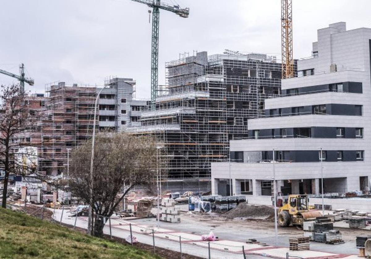 Bloques de viviendas en construcción en la zona de Portillejo, en Logroño.