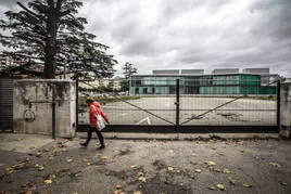 Parcela en la que se construirá el nuevo edificio de especialidades del Hospital San Pedro.