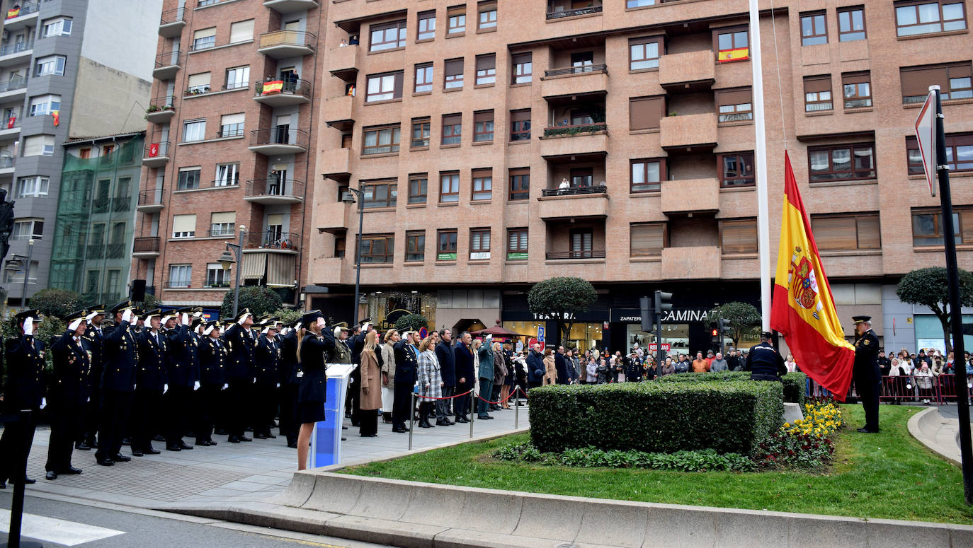 Izado solemne de la bandera en el 200 aniversario de la Policía Nacional