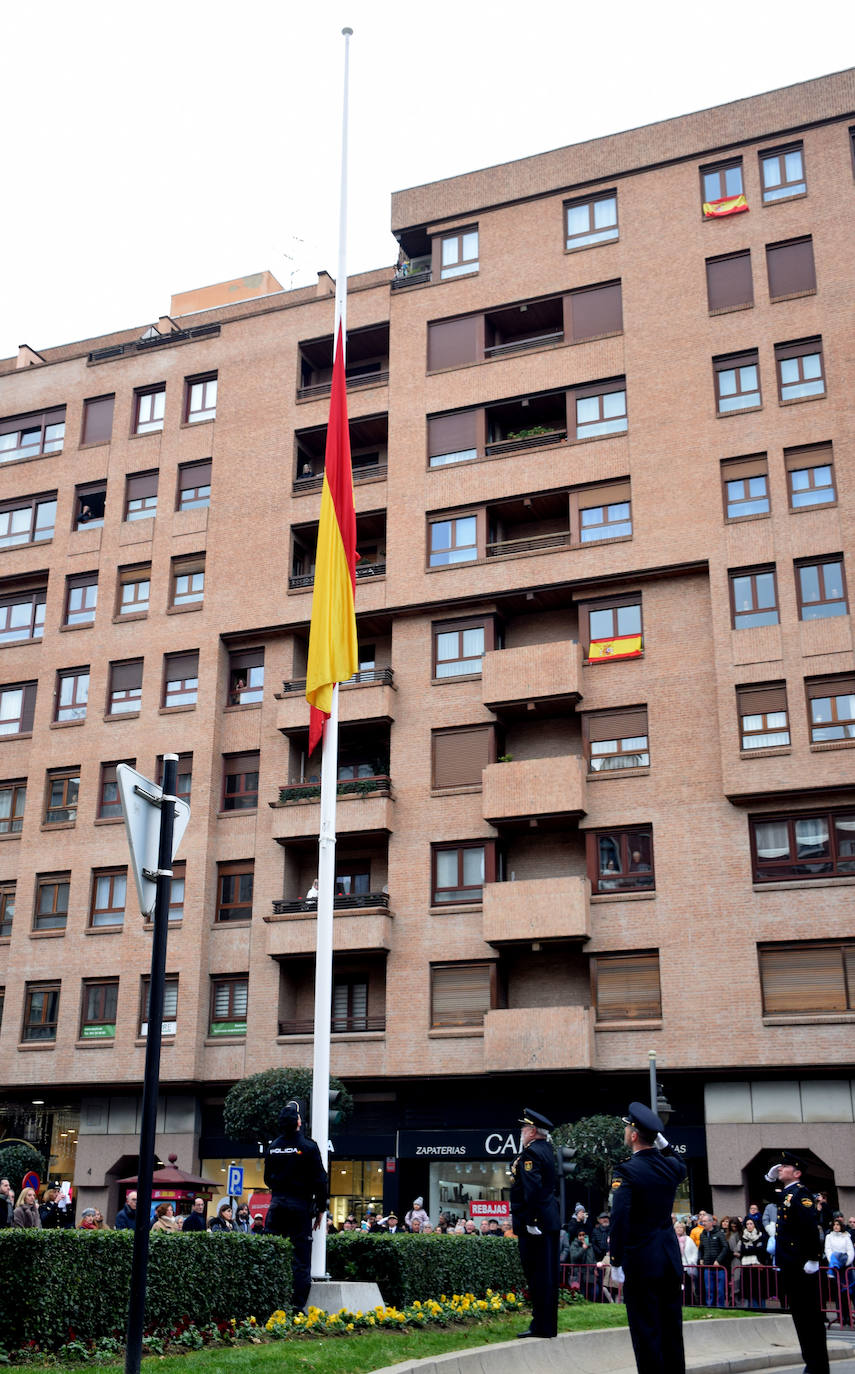 Izado solemne de la bandera en el 200 aniversario de la Policía Nacional