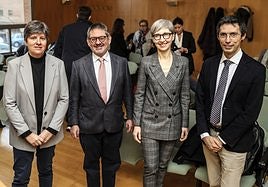 María Palacios, Álvaro Torrente, Teresa Cascudo y José M. Domínguez, de las universidades de Salamanca, Complutense y La Rioja, ayer en Logroño.