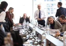 Fernando Ezquerro, presidente del Consejo Regulador, sentado en el pleno en una imagen de archivo