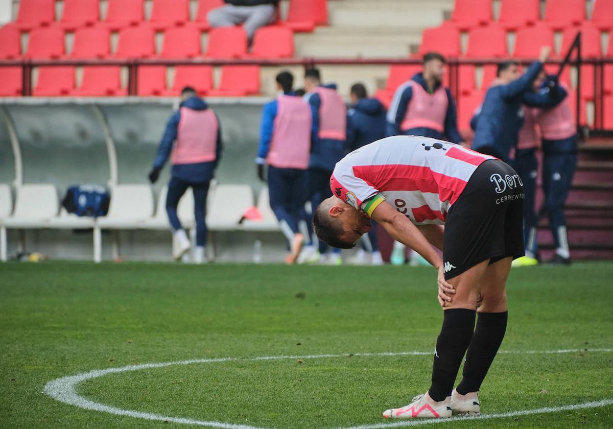 Jaime Paredes se lamenta durante el partido del pasado fin de semana contra la Ponferradina.