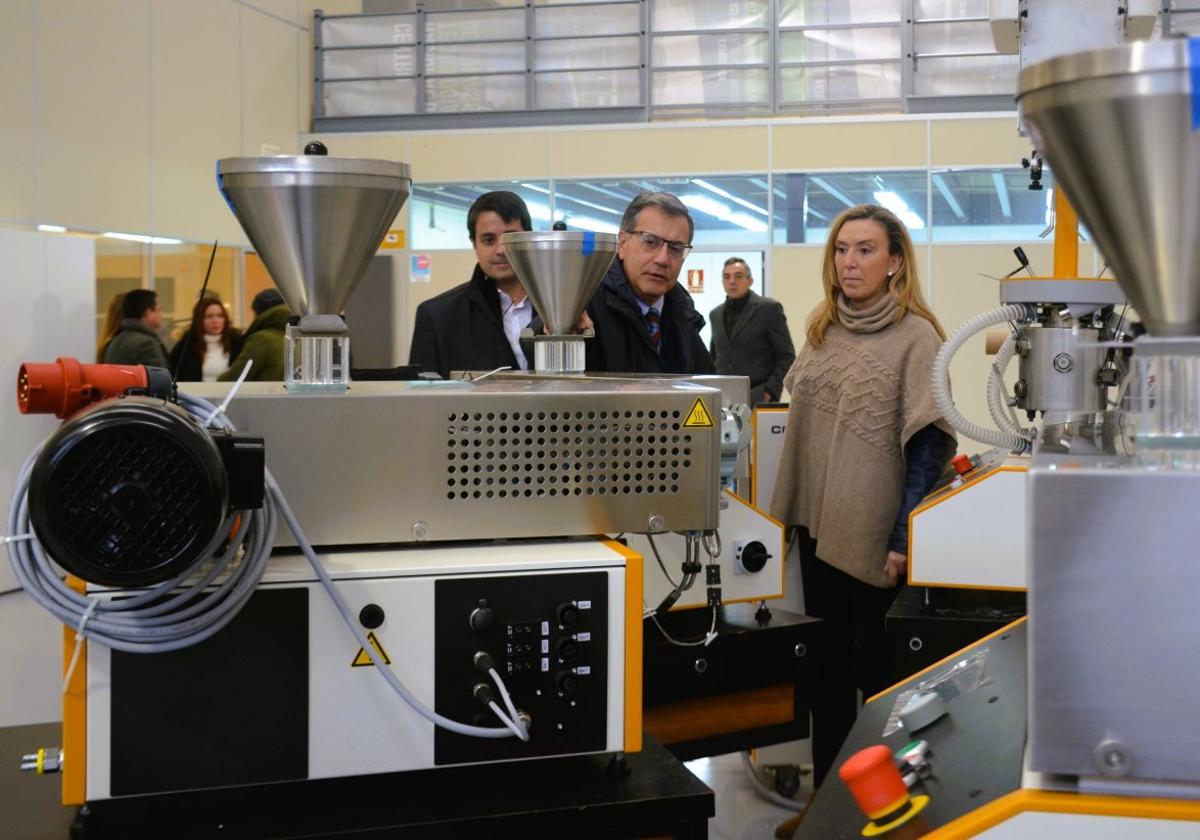 Visita de Arturo Colina y Belinda León a la actual sede provisional del Centro del Envase.