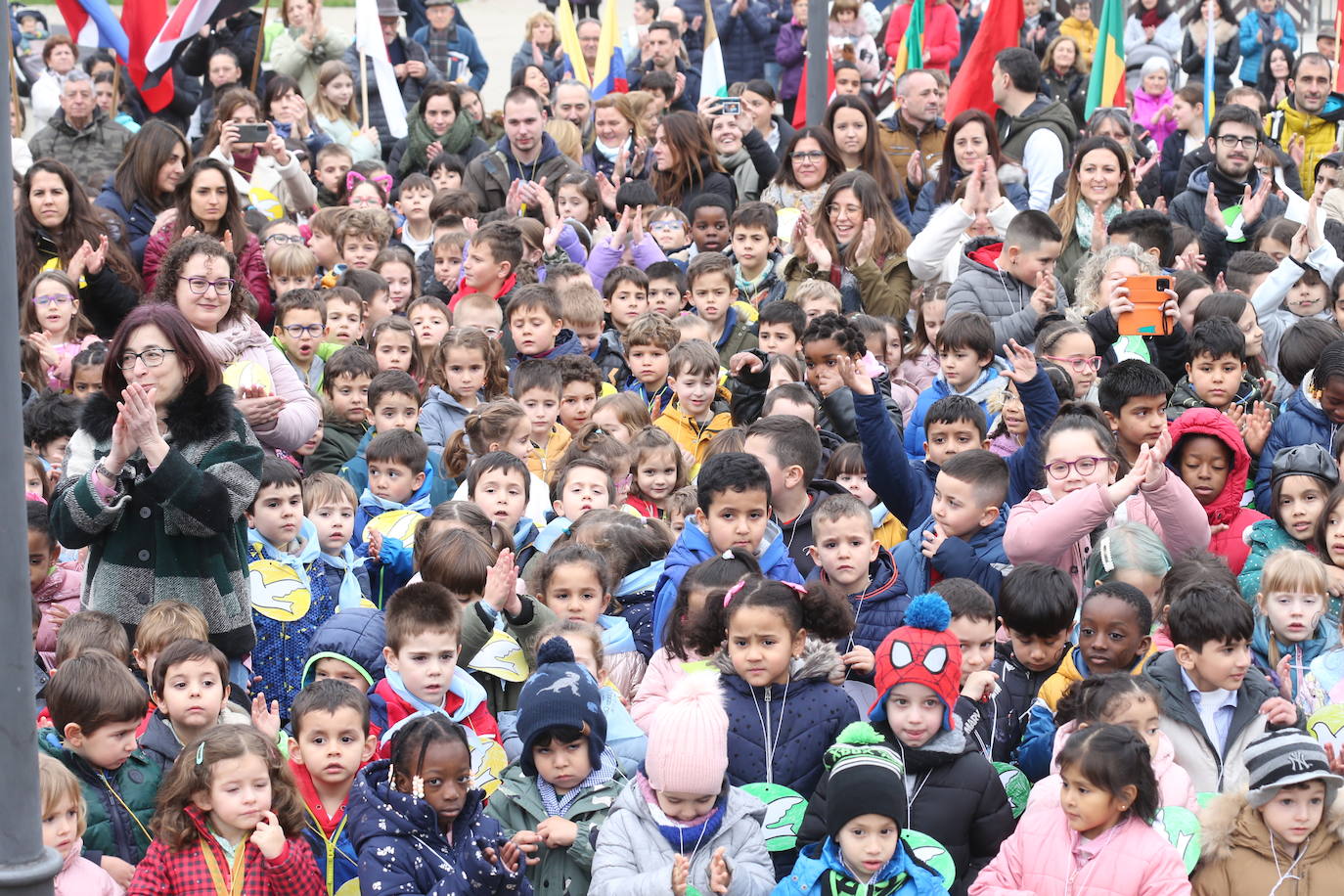 Escolares logroñeses celebran el Día de la Paz