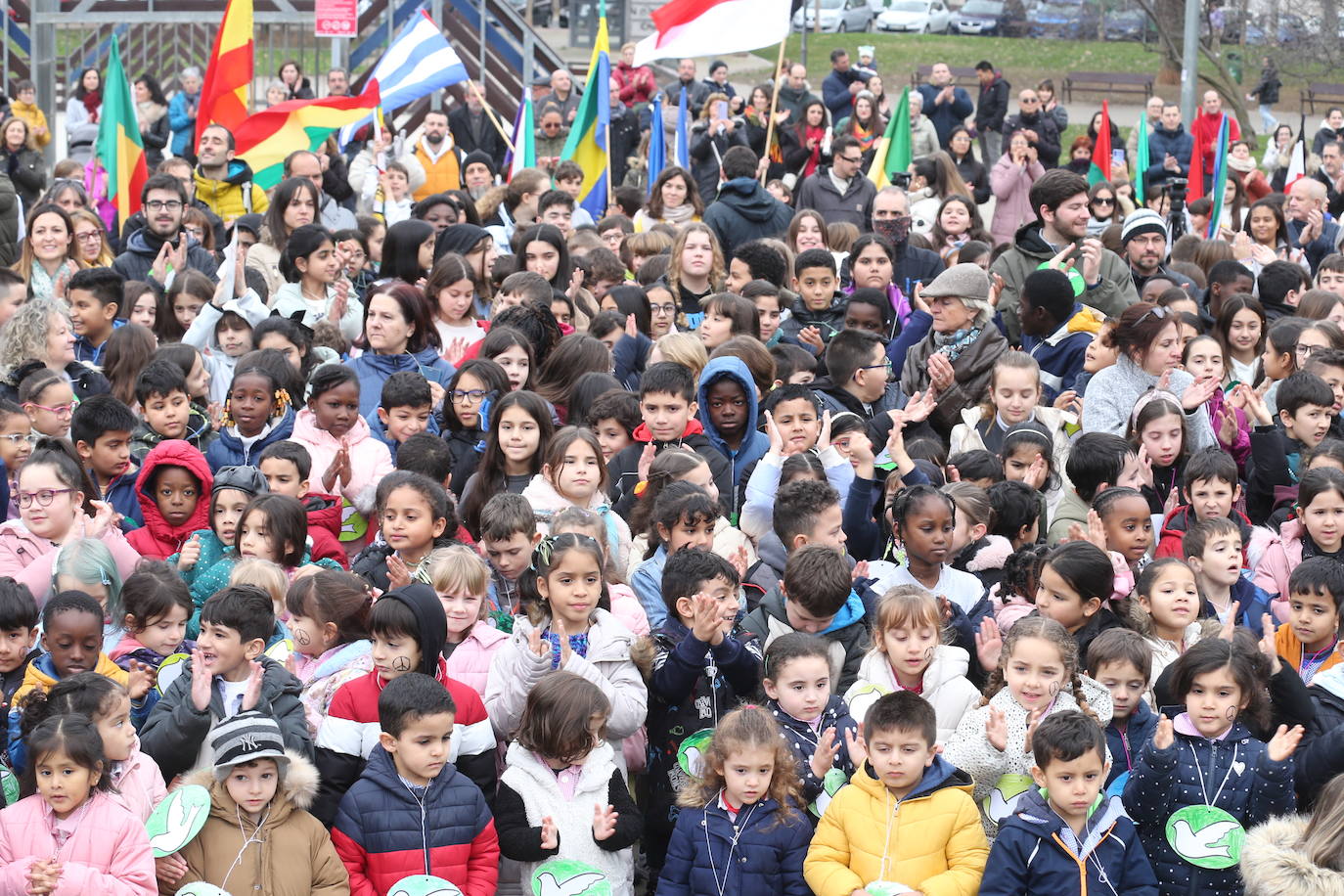 Escolares logroñeses celebran el Día de la Paz