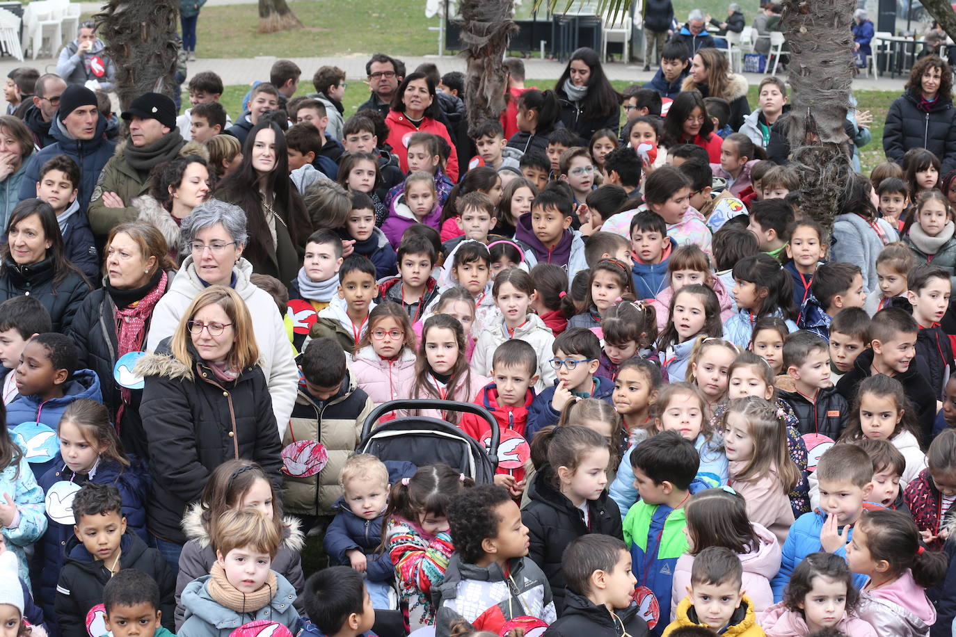 Escolares logroñeses celebran el Día de la Paz