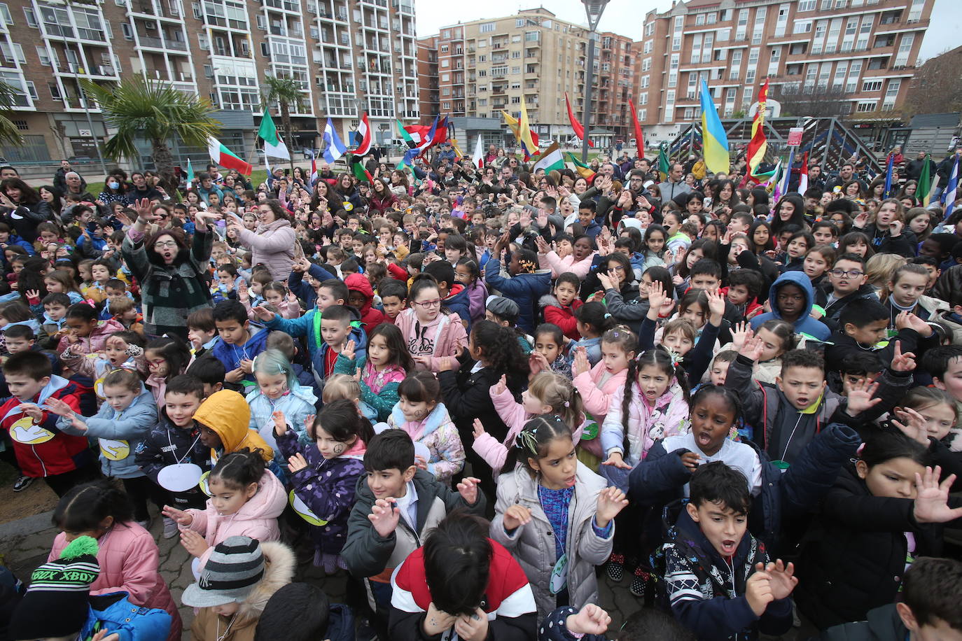 Escolares logroñeses celebran el Día de la Paz