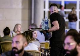 Una terraza en Logroño, con su servicio de hostelería correspondiente.