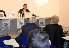 Charla del naturalista Jesús María García, en el acto de presentación del sello de Ecologistas en Acción