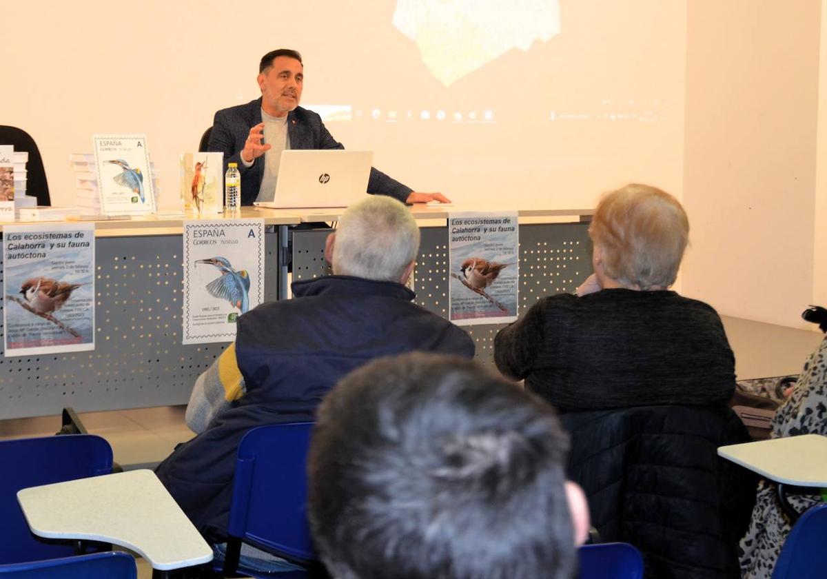 Charla del naturalista Jesús María García, en el acto de presentación del sello de Ecologistas en Acción