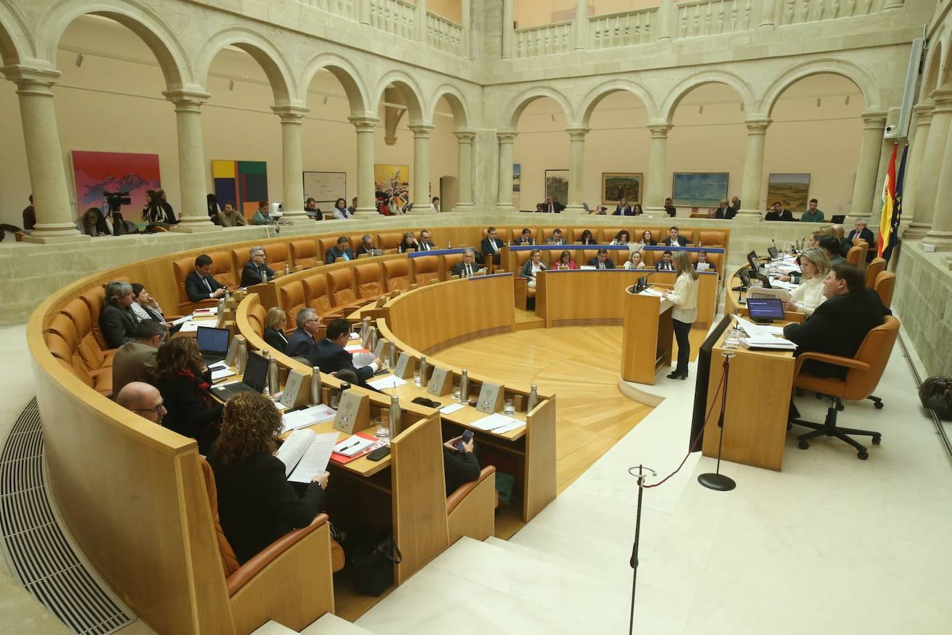 El Parlamento se opone a la línea de alta tensión Tauste-Jundiz