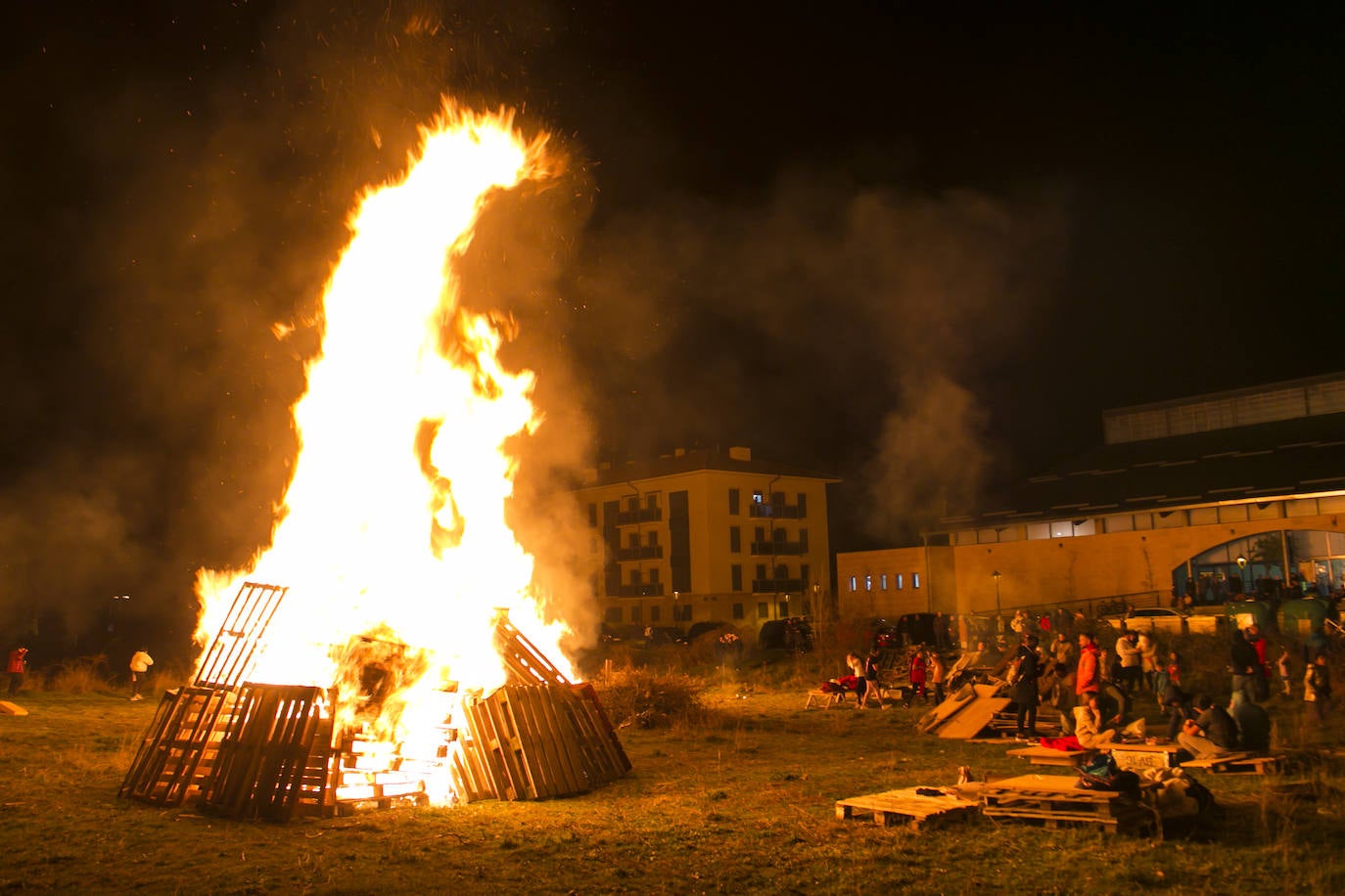 Las hogueras de Santa Águeda, en imágenes