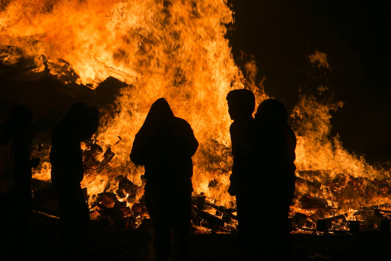 Las hogueras de Santa Águeda, en imágenes