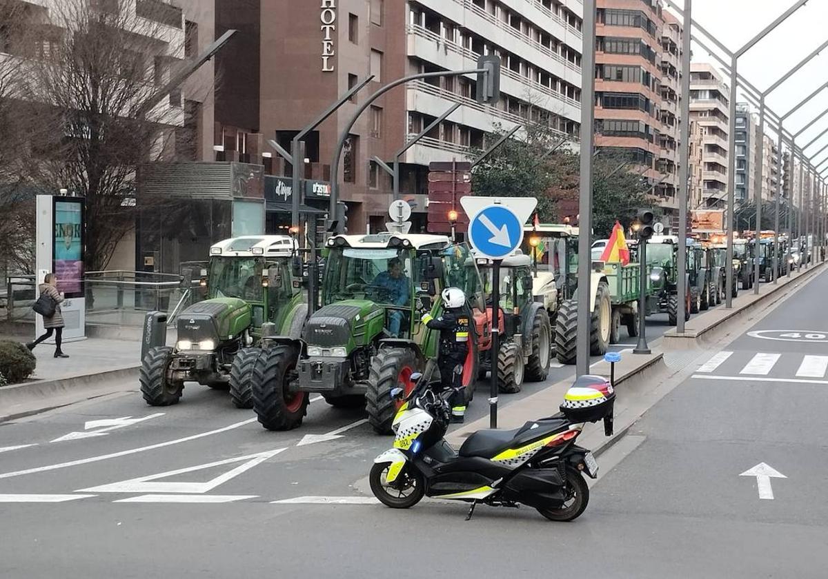 La tractorada, a su paso por la Gran Vía