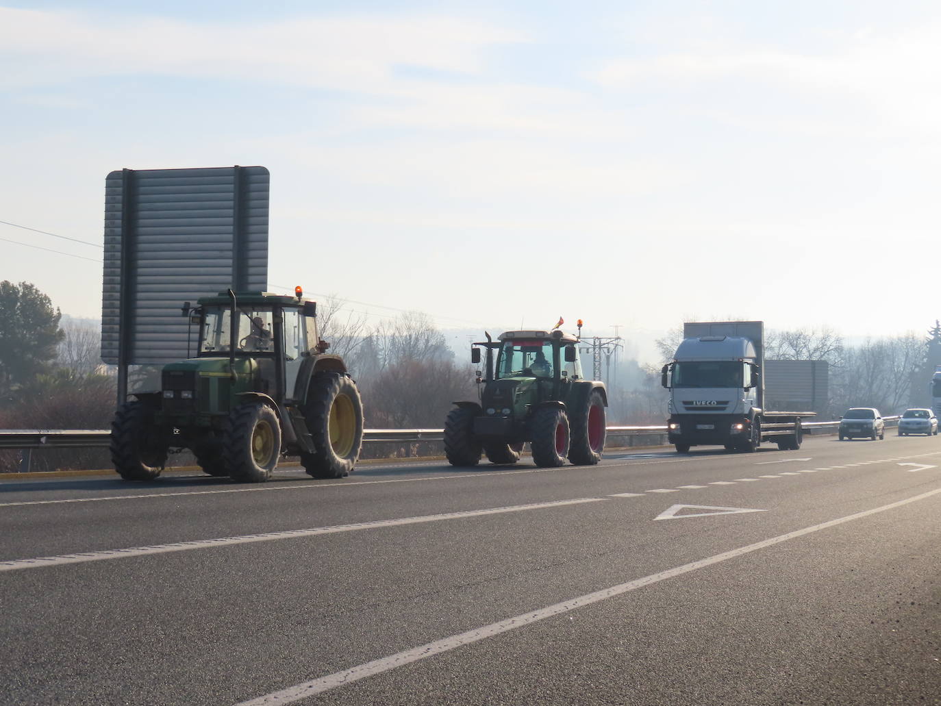 Carreteras vacías y muchos tractores en Alfaro