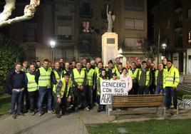 Manifestantes de Cenicero y la comarca y vecinos de la zona, anoche al regresar de la manifestación desarrollada en Logroño.