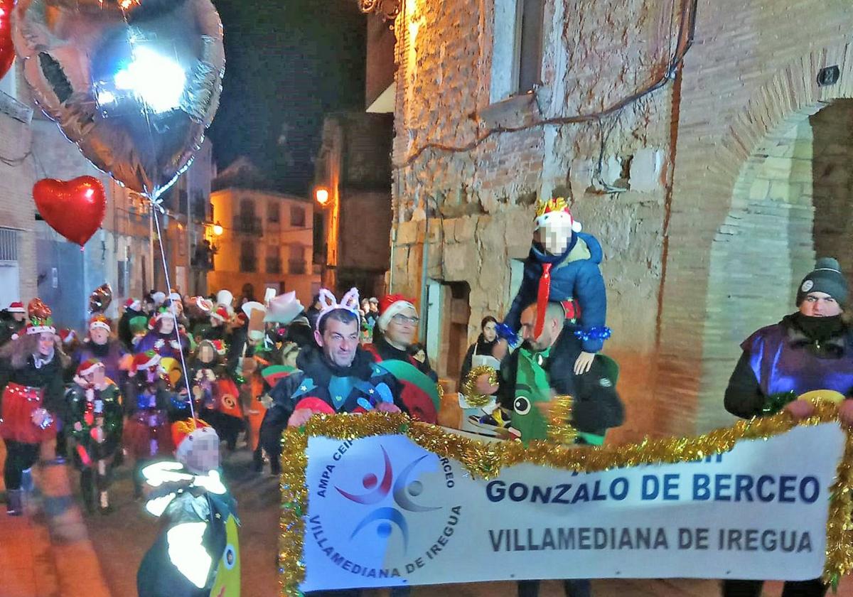 Comparsa de la AMPA del CEIP Gonzalo de Berceo de Villamediana, en la cabalgata de Reyes.