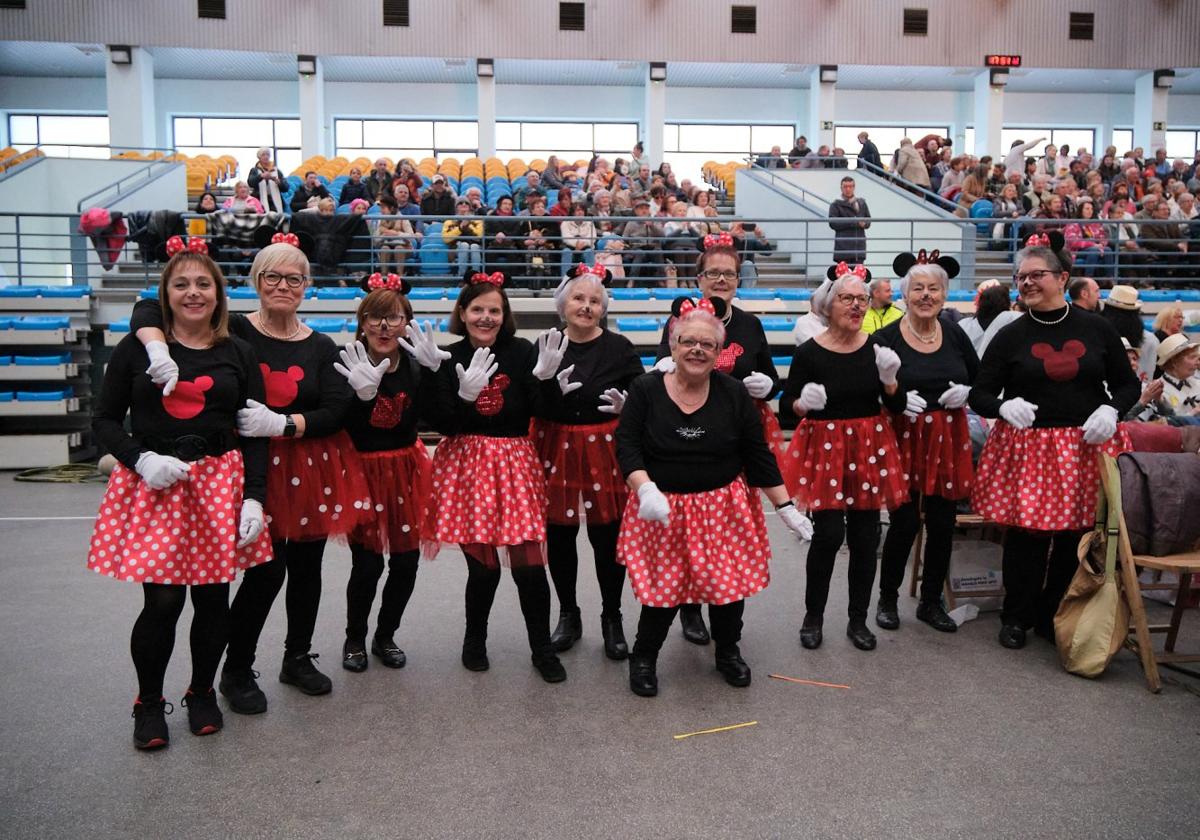 Las personas mayores celebran su carnaval en Las Gaunas