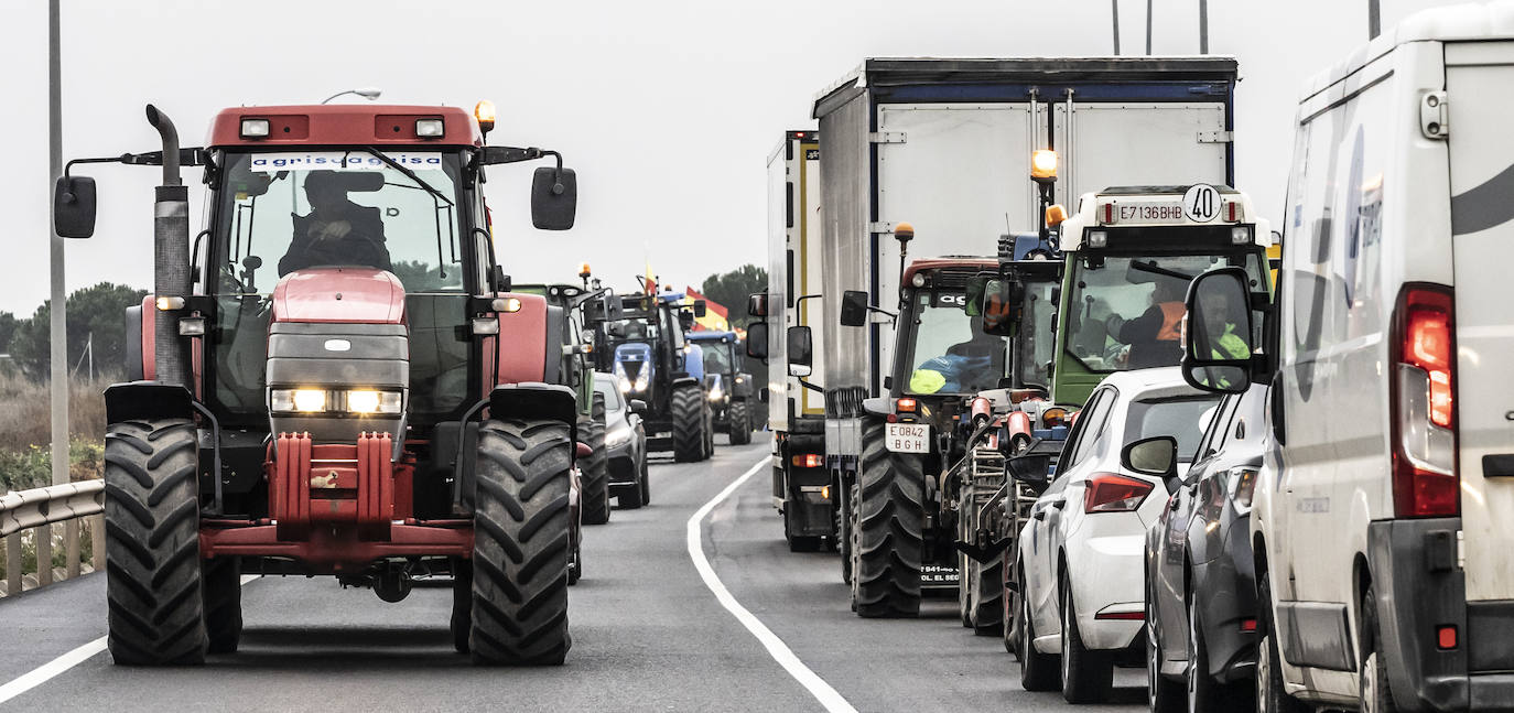 La tractorada de Lentiscares, en imágenes