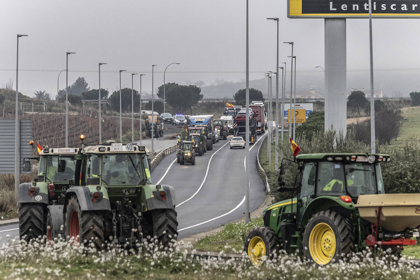 La tractorada de Lentiscares, en imágenes