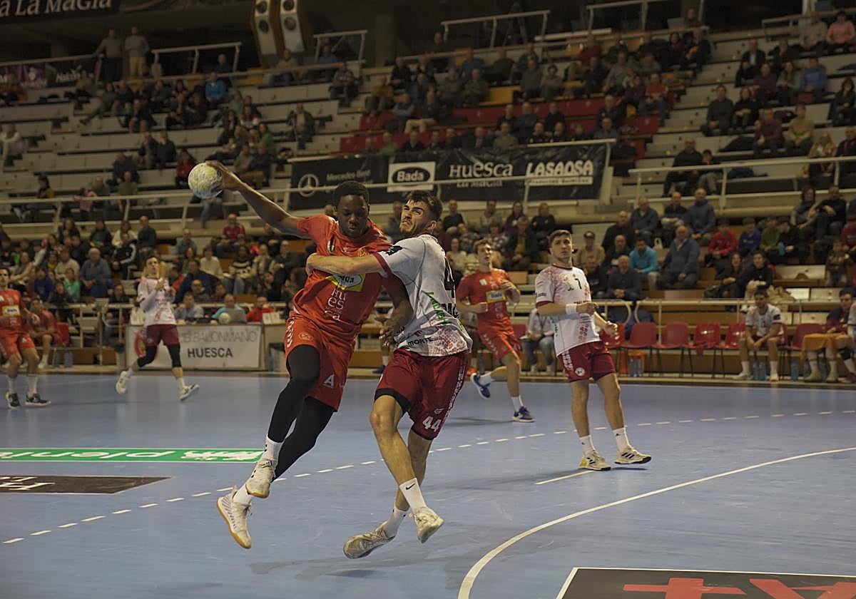 Palomino, el mejor de los riojanos ante el Huesca.