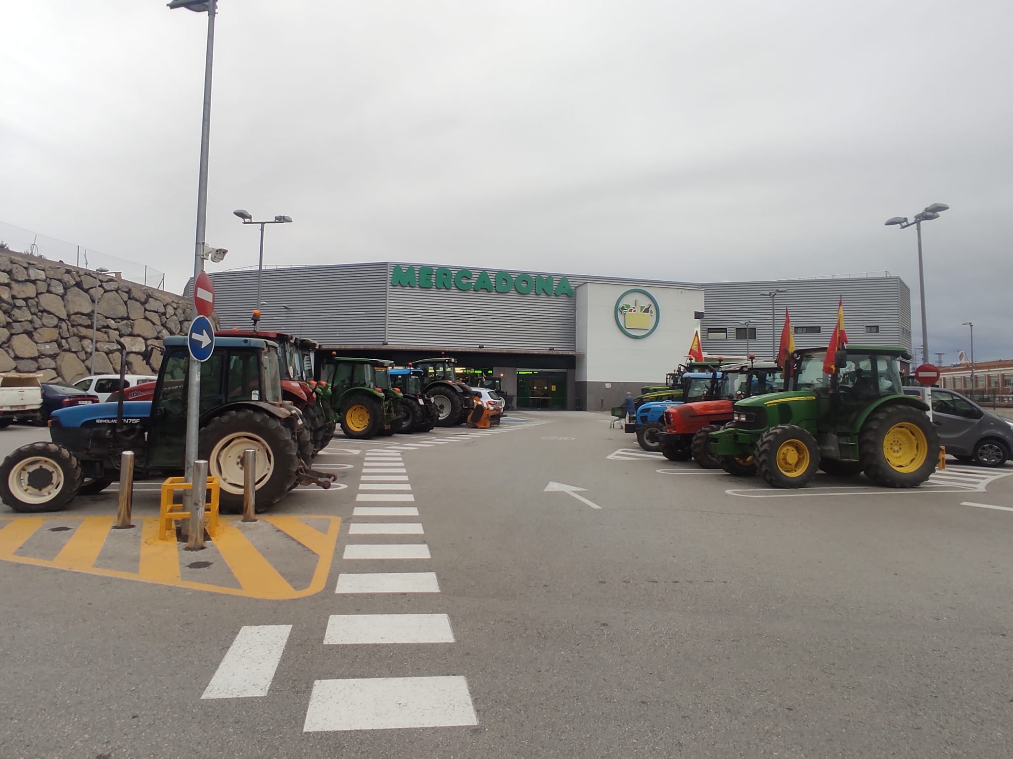 Las imágenes de la protesta agraria en La Rioja este viernes