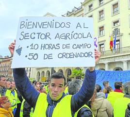 Un viticultor, en la protesta del jueves en Logroño.