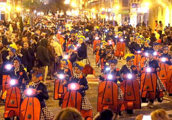 La comparsa ganadora, las 'vespas' del Bretón de los Herreros.