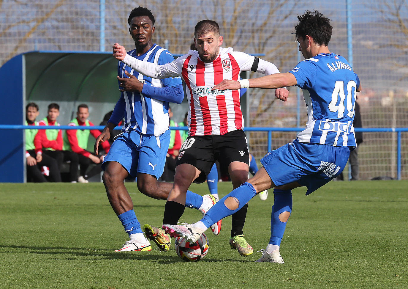 Las imágenes del partido de la UDL en Vitoria