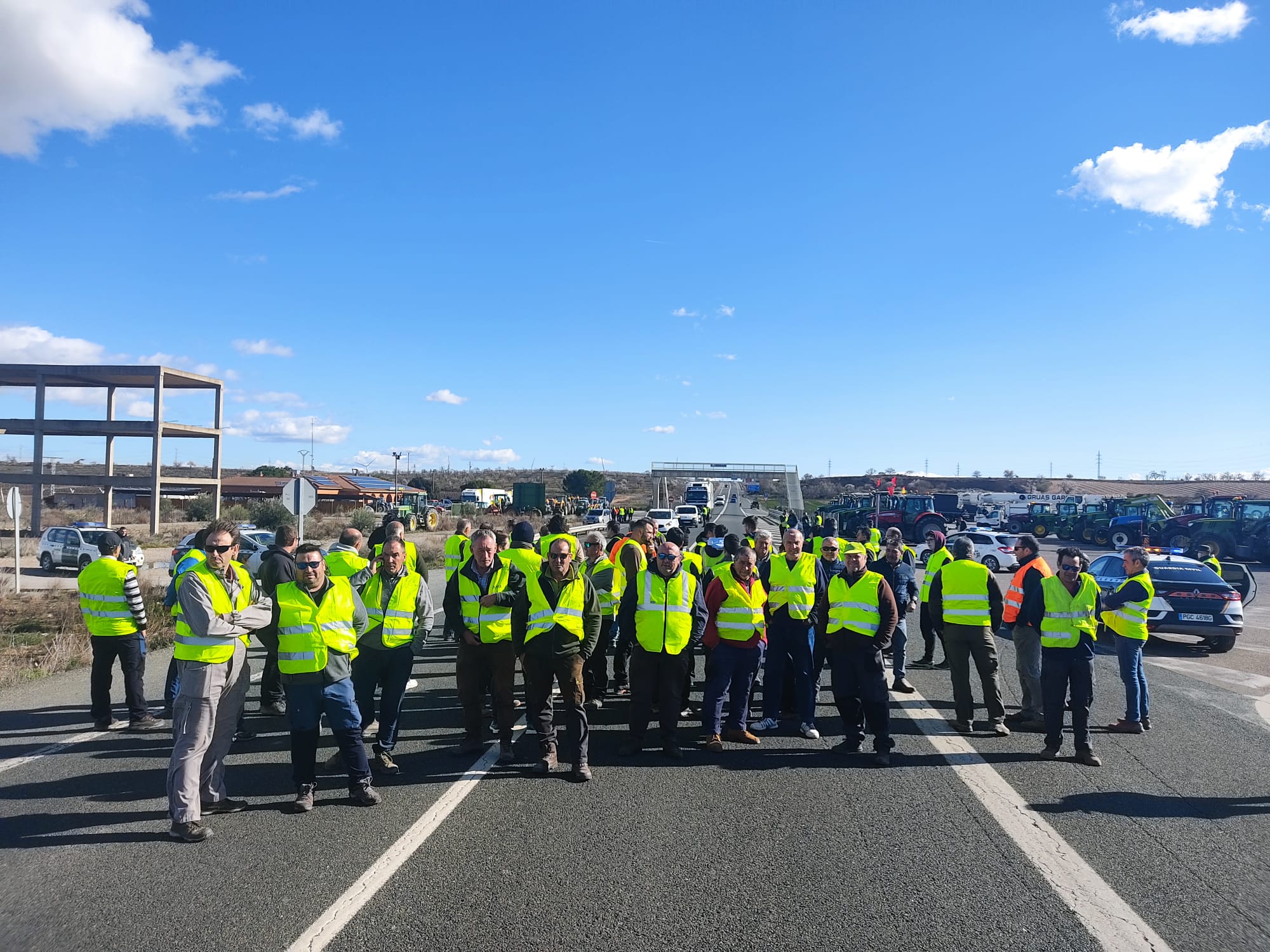 Las imágenes de las protestas de los agricultores este lunes