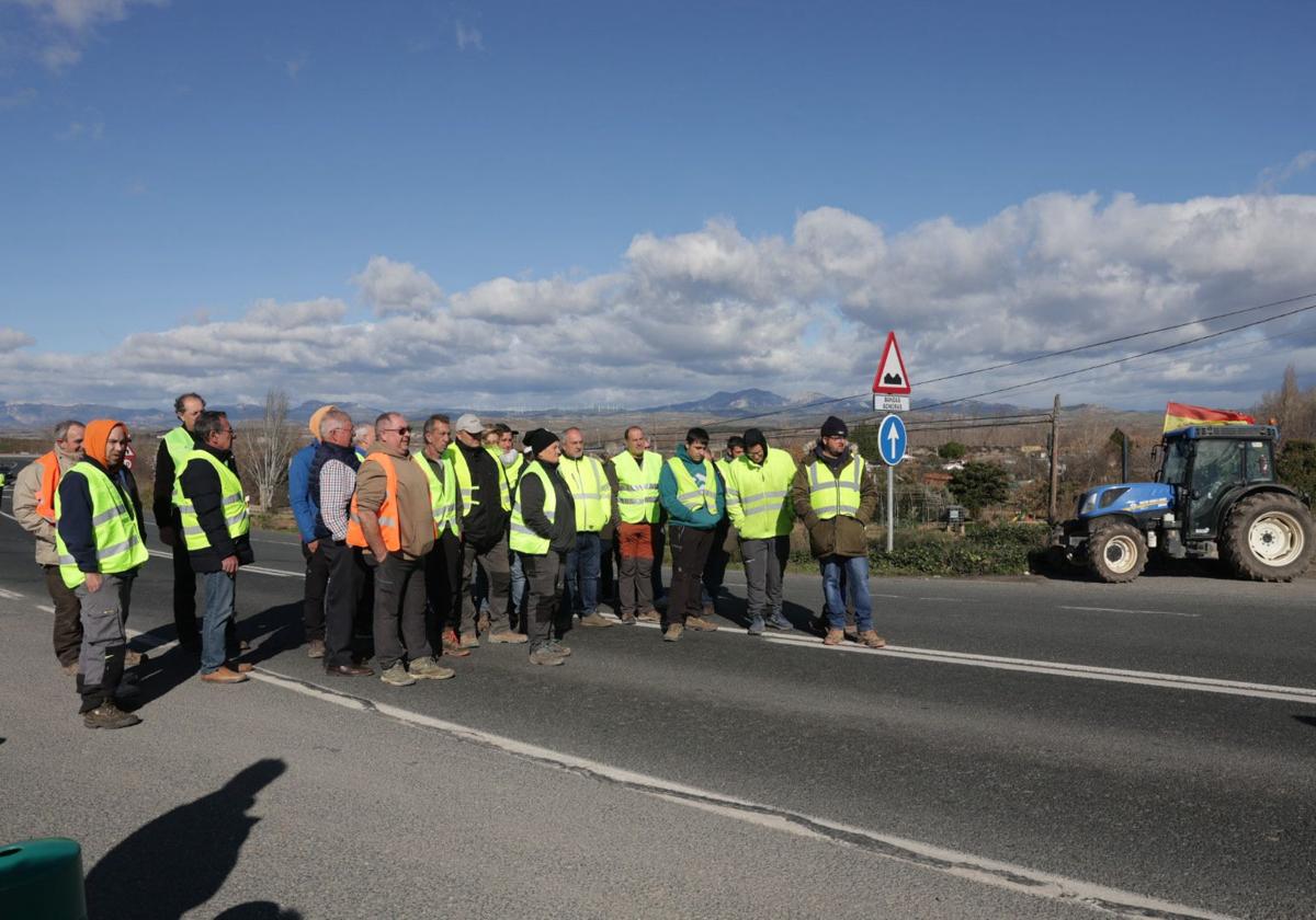 Las imágenes de las protestas de los agricultores este lunes