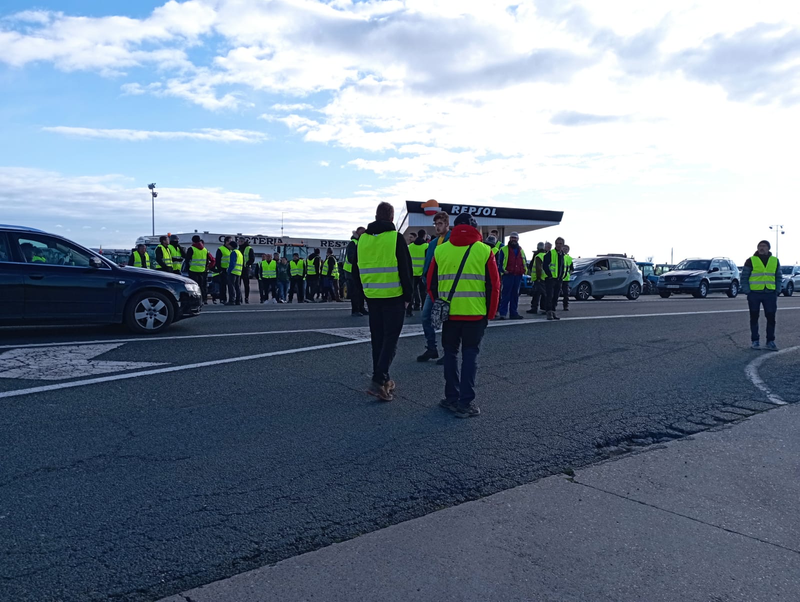 Las imágenes de las protestas de los agricultores este lunes