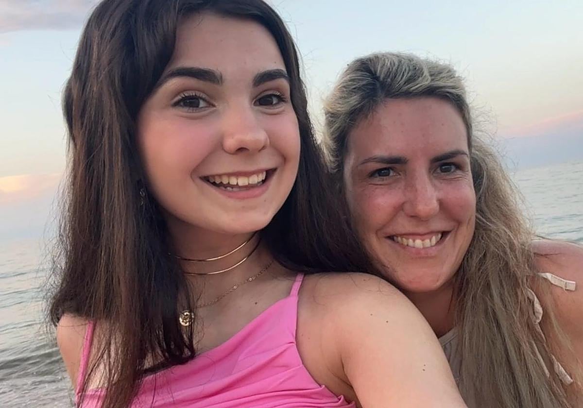 Vega Rachner y Vega Escalante, madre e hija, se han apoyado en la lucha de la joven contra el cáncer.