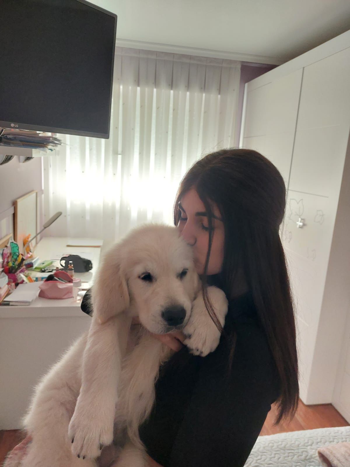 Vega, con su perro Koda.