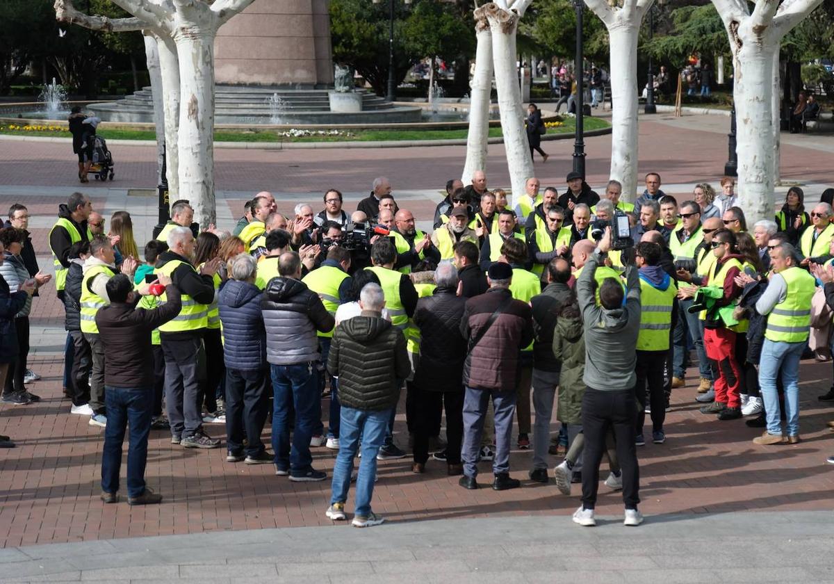 Los 'chalecos amarillos', congregados este domingo en El Espolón.