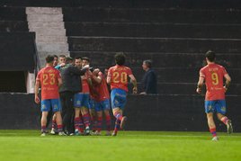 Los jugadores del Calahorra festejan el gol del empate, en el tiempo añadido.