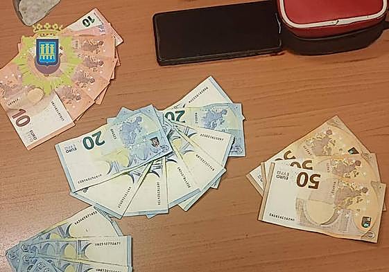 Dinero incautado por la Policía Local.