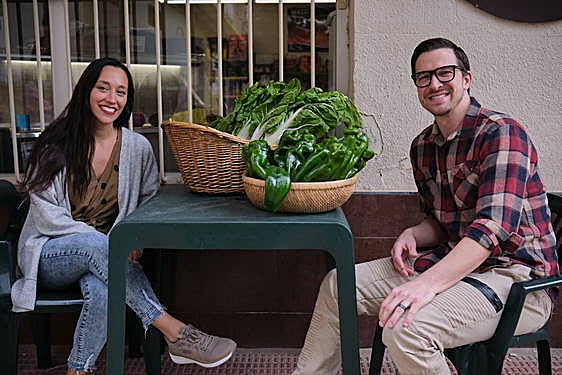 Los Smith, junto a productos de la huerta riojana.
