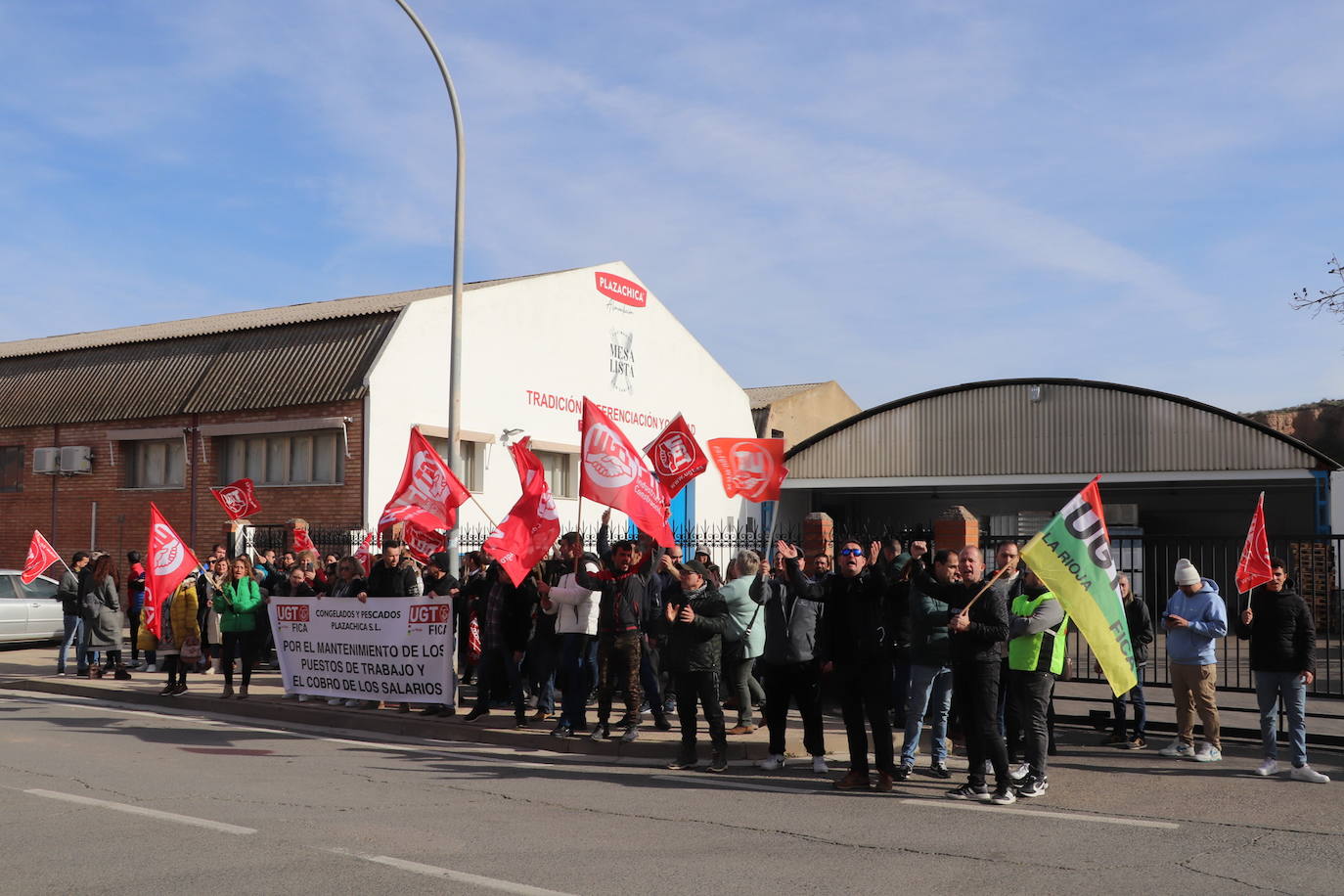 La propiedad de Plaza Chica anuncia que un grupo gallego está interesado en reabrir la empresa el 4 de marzo