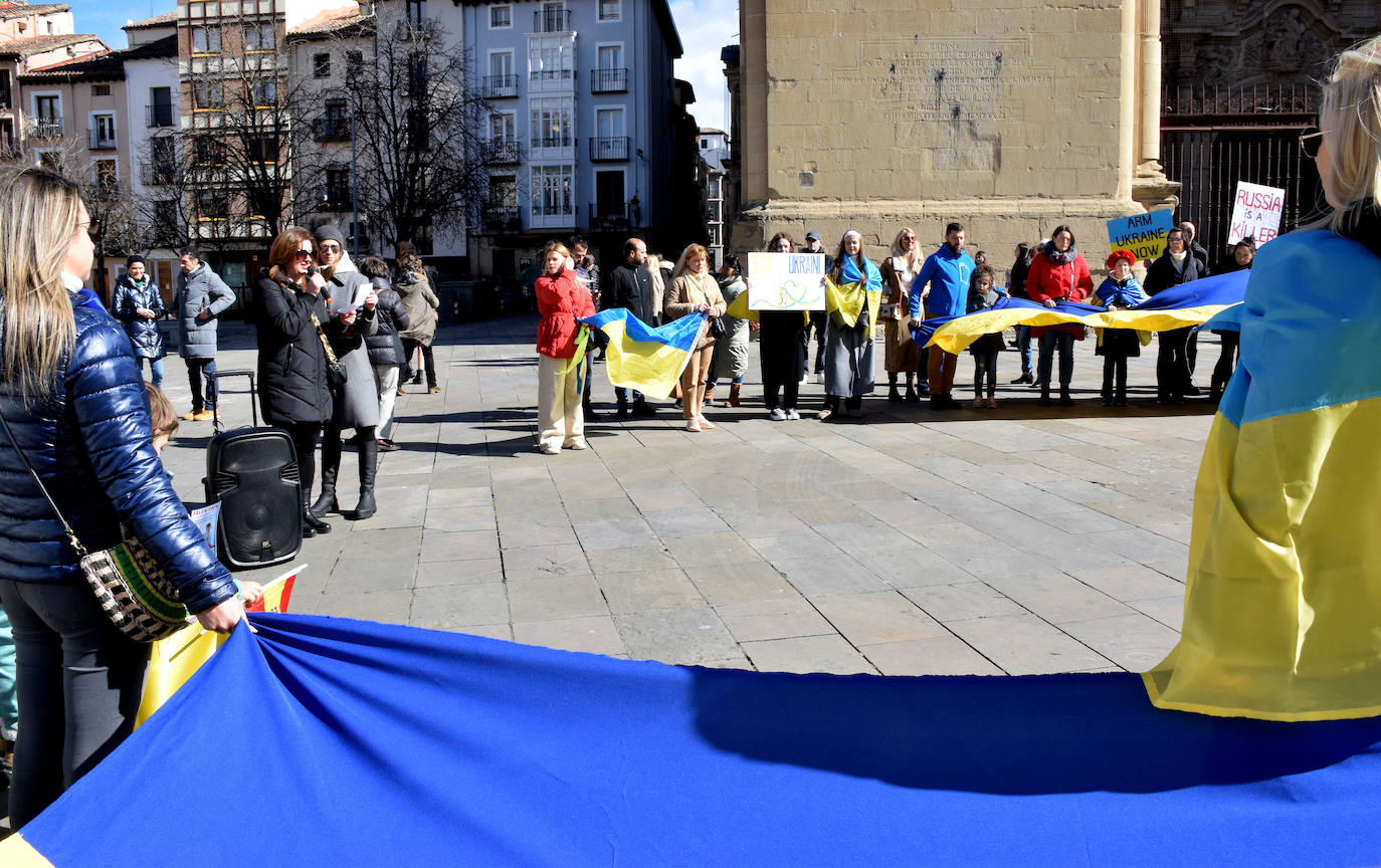 La manifestación silenciosa de ucranianos en La Rioja, en imágenes