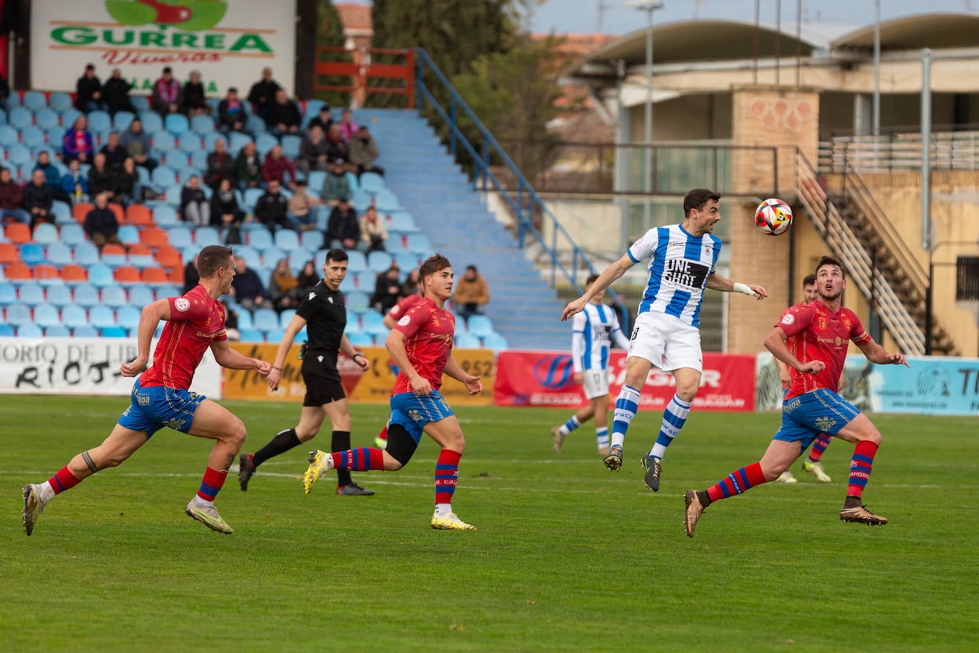 El derbi entre el Calahorra y el Náxara, en imágenes